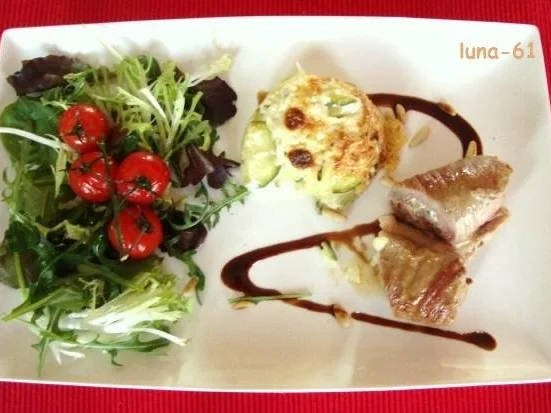 INVOLTINI AL CAPRINO E CONTORNI -  Involtini mit Ziegenfrischkäse und Beilagen - Rezept