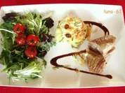 INVOLTINI AL CAPRINO E CONTORNI -  Involtini mit Ziegenfrischkäse und Beilagen - Rezept