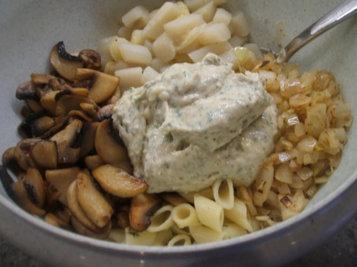 Salate: Nudelsalat mit Spargel und würzigen Putenstreifen - schnell ...