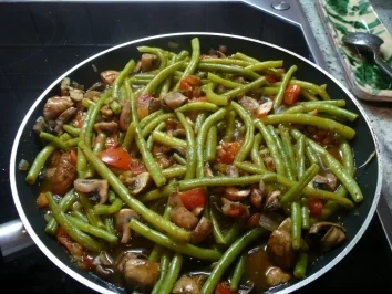 Bohnenpfanne mit Tomaten - Rezept