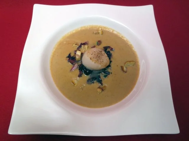 Maronensüppchen mit Jakobsmuscheln und  gebratenem Radicchio - Rezept