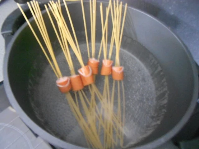 Würstchenspinnen - Rezept - Bild Nr. 3