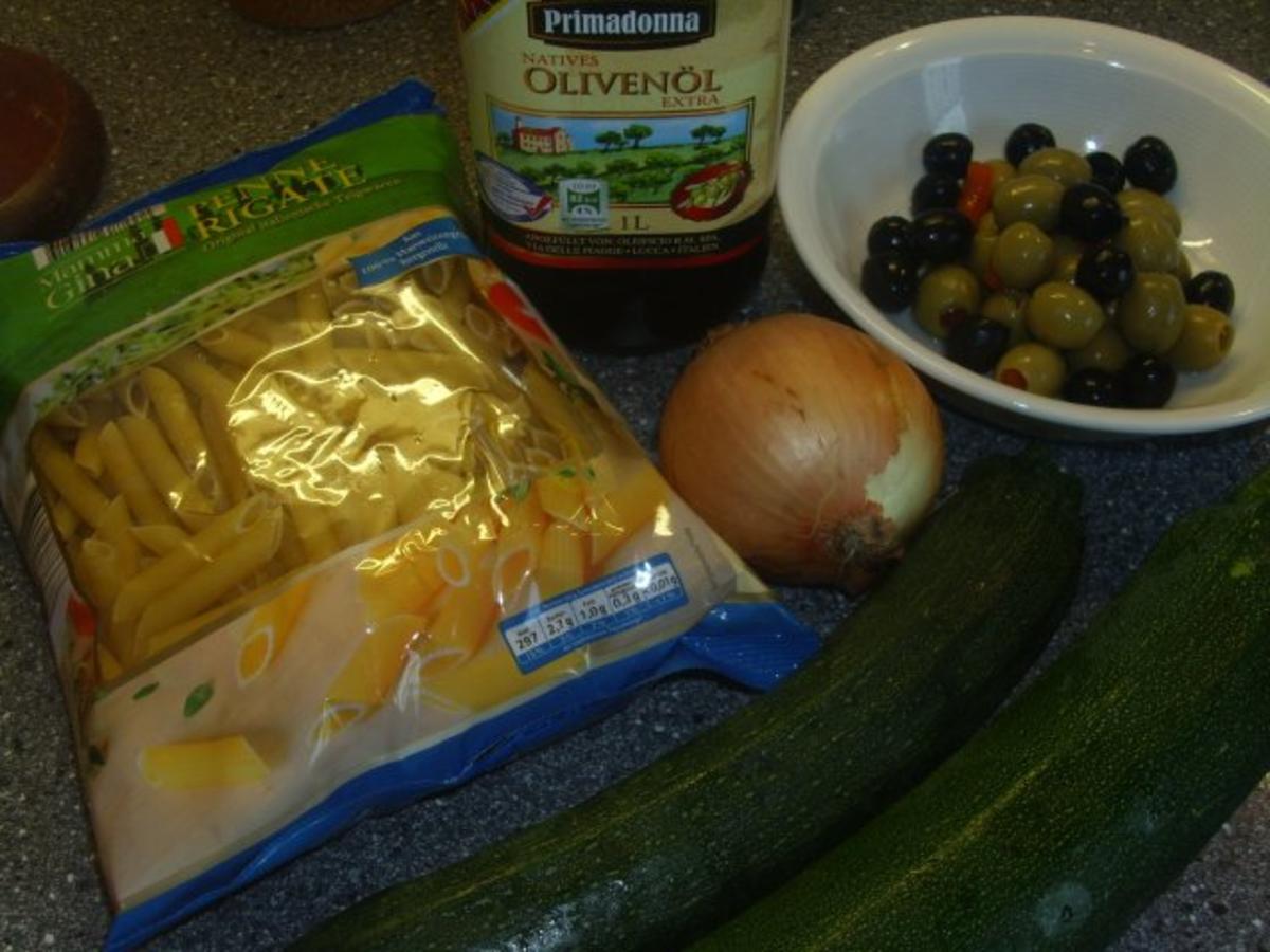 Pasta mit Zucchini und Oliven - Rezept - Bild Nr. 2
