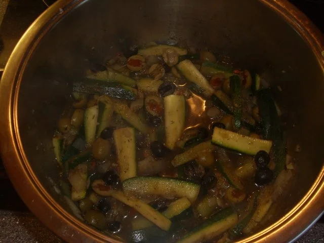 Rezept: Pasta mit Zucchini und Oliven Bild Nr. 4 Pasta mit Zucchini und Oliven - Rezept - Bild Nr. 4