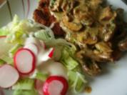 Steaks mit Champignons und buntem Salat - Rezept