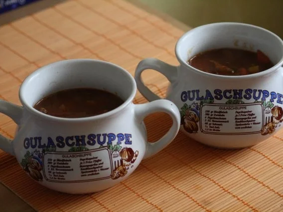 Rezept: Überbackene Gulaschsuppe Bild Nr. 2 Überbackene Gulaschsuppe - Rezept - Bild Nr. 2