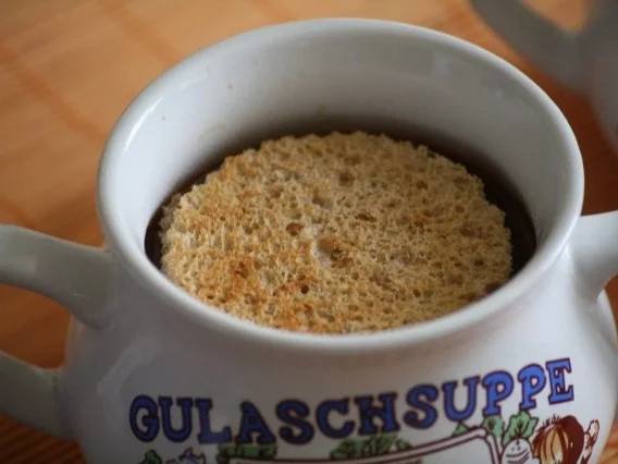 Rezept: Überbackene Gulaschsuppe Bild Nr. 3 Überbackene Gulaschsuppe - Rezept - Bild Nr. 3