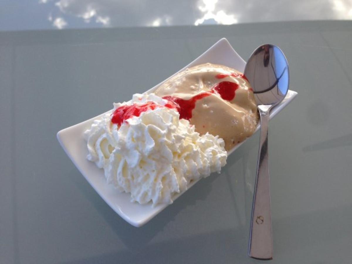 Karamell Eiscreme mit Meringuestückchen 100% Geschmack und 100% ...