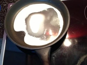 Karamell Eiscreme mit Meringuestückchen 100% Geschmack und 100% geschmeidigkeit - Rezept - Bild Nr. 2