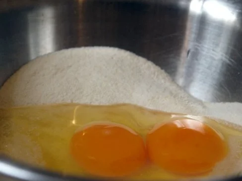 Lachsforelle in Kürbiskernkruste, Tagliatelle, Riesling-Dill-Schaum, Kräuterseitlinge - Rezept - Bild Nr. 2