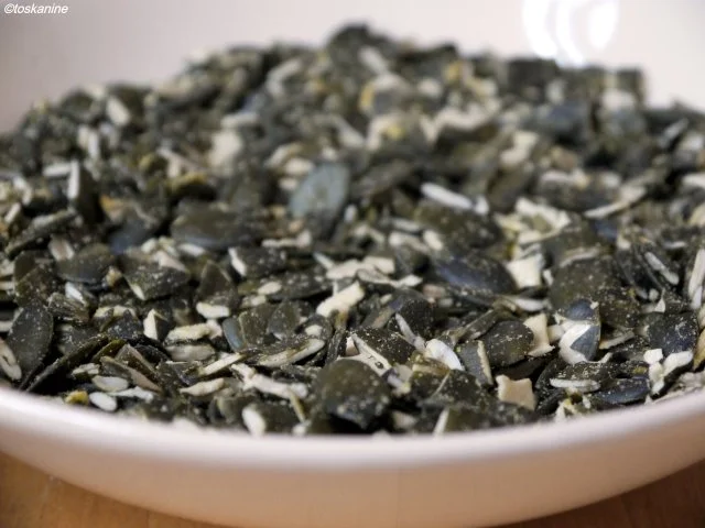 Lachsforelle in Kürbiskernkruste, Tagliatelle, Riesling-Dill-Schaum, Kräuterseitlinge - Rezept - Bild Nr. 9