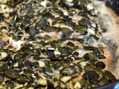 Lachsforelle in Kürbiskernkruste, Tagliatelle, Riesling-Dill-Schaum, Kräuterseitlinge - Rezept - Bild Nr. 13