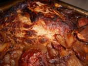 Schweinenackenbraten mit Rotkohl und Salzkartoffeln - Rezept
