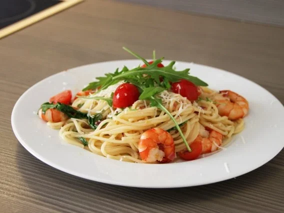 Spaghetti in Proseccosauce mit Garnelen,Rucola und Cherrytomaten - Rezept