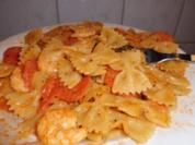 Pastagericht: Schmetterlingsnudeln mit Tomaten-Limetten-Garnelenpfanne - Rezept