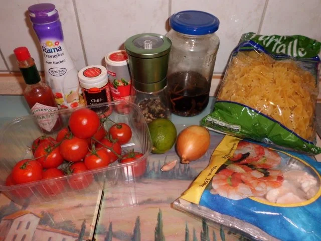 Pastagericht: Schmetterlingsnudeln mit Tomaten-Limetten-Garnelenpfanne - Rezept - Bild Nr. 2