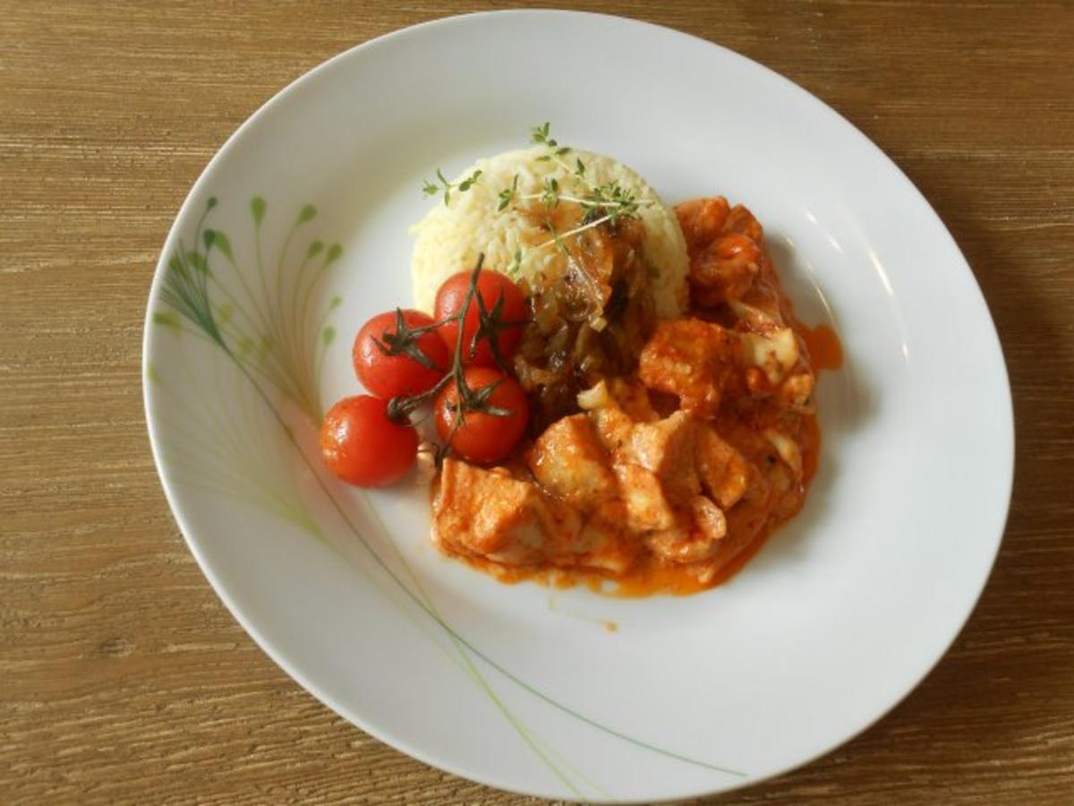 Garnelen-Fischpfanne an Metxasauce, süßen Thymianzwiebeln, Grilltomaten
und Safranreis - Rezept Eingereicht von kleine_Raupe