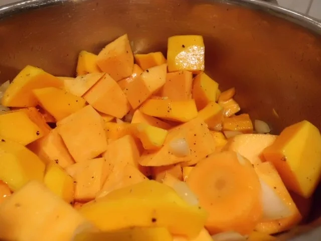 Rezept: Suppe: Gemüsesuppe "Tropical" Bild Nr. 3 Suppe: Gemüsesuppe "Tropical" - Rezept - Bild Nr. 3