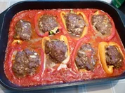 Paprika-Hackfleisch-Boote mit würziger Sauce - Rezept