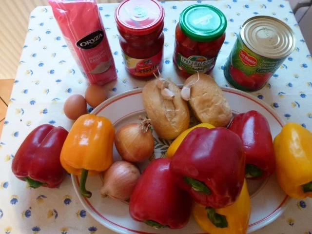 Paprika-Hackfleisch-Boote mit würziger Sauce - Rezept - Bild Nr. 4