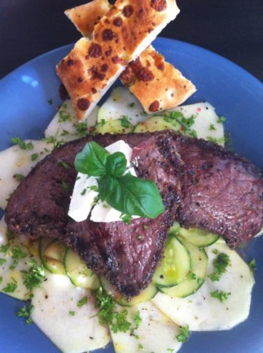 Steak auf Gurken - Kohlrabi Carpaccio - Rezept