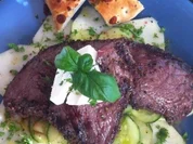 Rezept: Steak auf Gurken - Kohlrabi Carpaccio Steak auf Gurken - Kohlrabi Carpaccio - Rezept