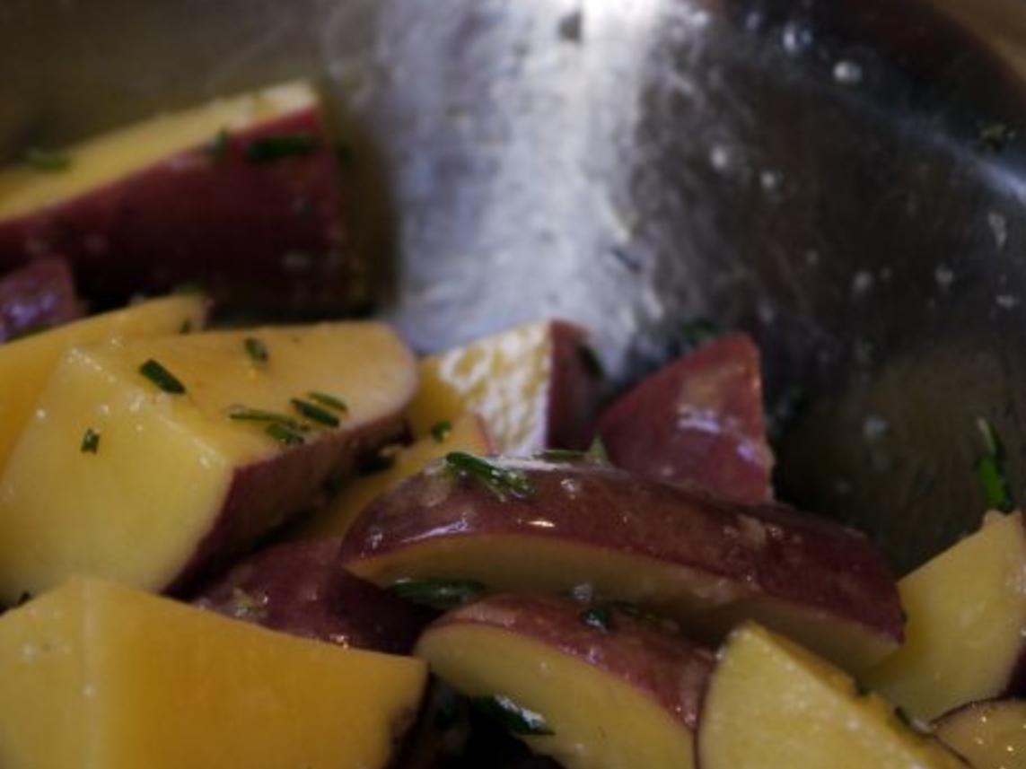 Süss scharfe Hähnchenbrust, Ofen Rosmarin Kartoffeln, bunte Ofentomaten ...