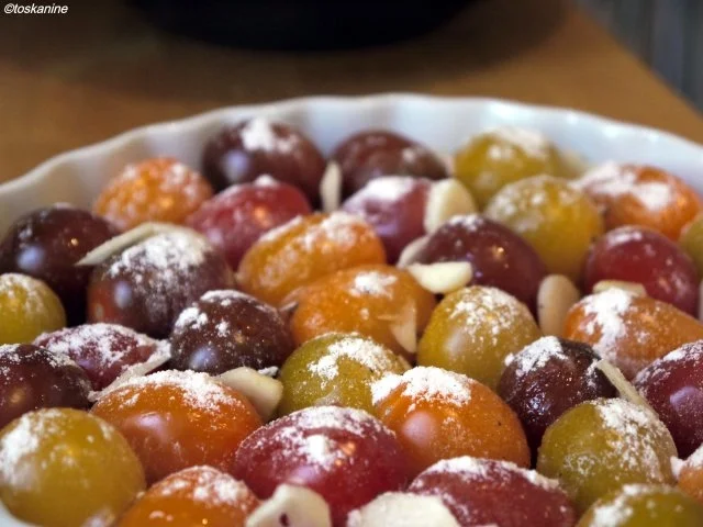 Rezept: Süss-scharfe Hähnchenbrust, Ofen-Rosmarin-Kartoffeln, bunte Ofentomaten Bild Nr. 9 Süss-scharfe Hähnchenbrust, Ofen-Rosmarin-Kartoffeln, bunte Ofentomaten - Rezept - Bild Nr. 9