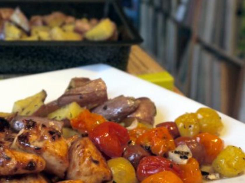 Süss scharfe Hähnchenbrust, Ofen Rosmarin Kartoffeln, bunte Ofentomaten ...