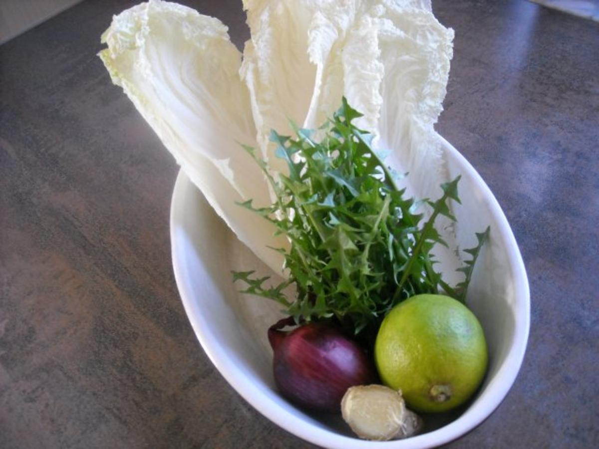 Chinakohl-Löwenzahn-Salat mit Ingwer-Dressing - Rezept - Bild Nr. 2