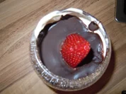 Mascarponecreme auf Erdbeeren mit Schokoguss - Rezept