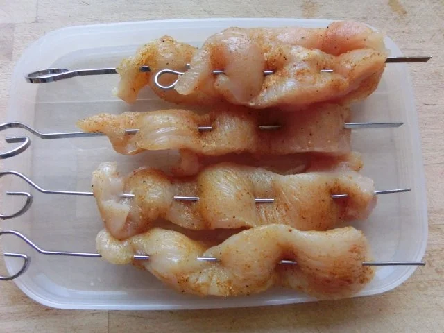 Hähnchenspieß auf Radi-Rucola-Tatar - Rezept - Bild Nr. 2