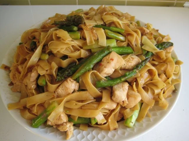 Rezept: Spargel-Nudel-Pfanne mit Hähnchen Bild Nr. 2 Spargel-Nudel-Pfanne mit Hähnchen - Rezept - Bild Nr. 2