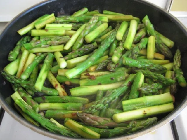 Rezept: Spargel-Nudel-Pfanne mit Hähnchen Bild Nr. 9 Spargel-Nudel-Pfanne mit Hähnchen - Rezept - Bild Nr. 9