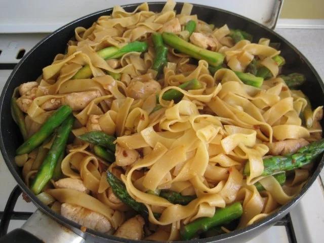Rezept: Spargel-Nudel-Pfanne mit Hähnchen Bild Nr. 11 Spargel-Nudel-Pfanne mit Hähnchen - Rezept - Bild Nr. 11