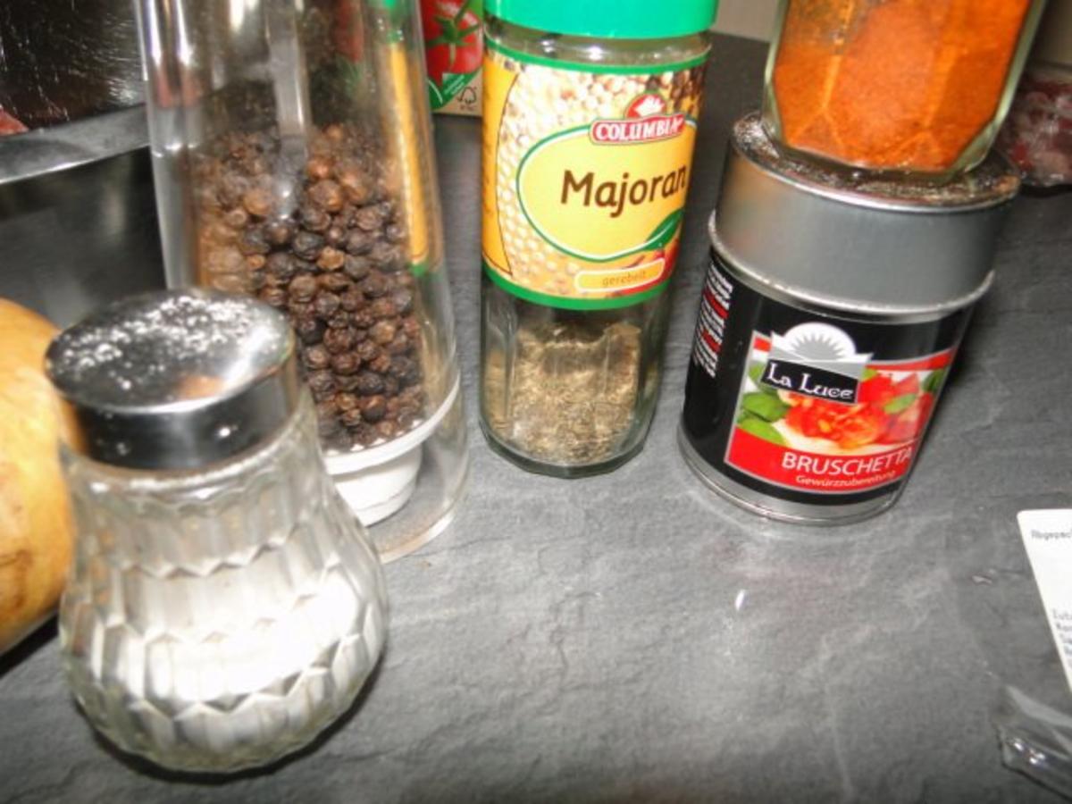 Leckere knoblauchlastige Tomatensauce mit Speck und Zwiebeln und - Rezept - Bild Nr. 2