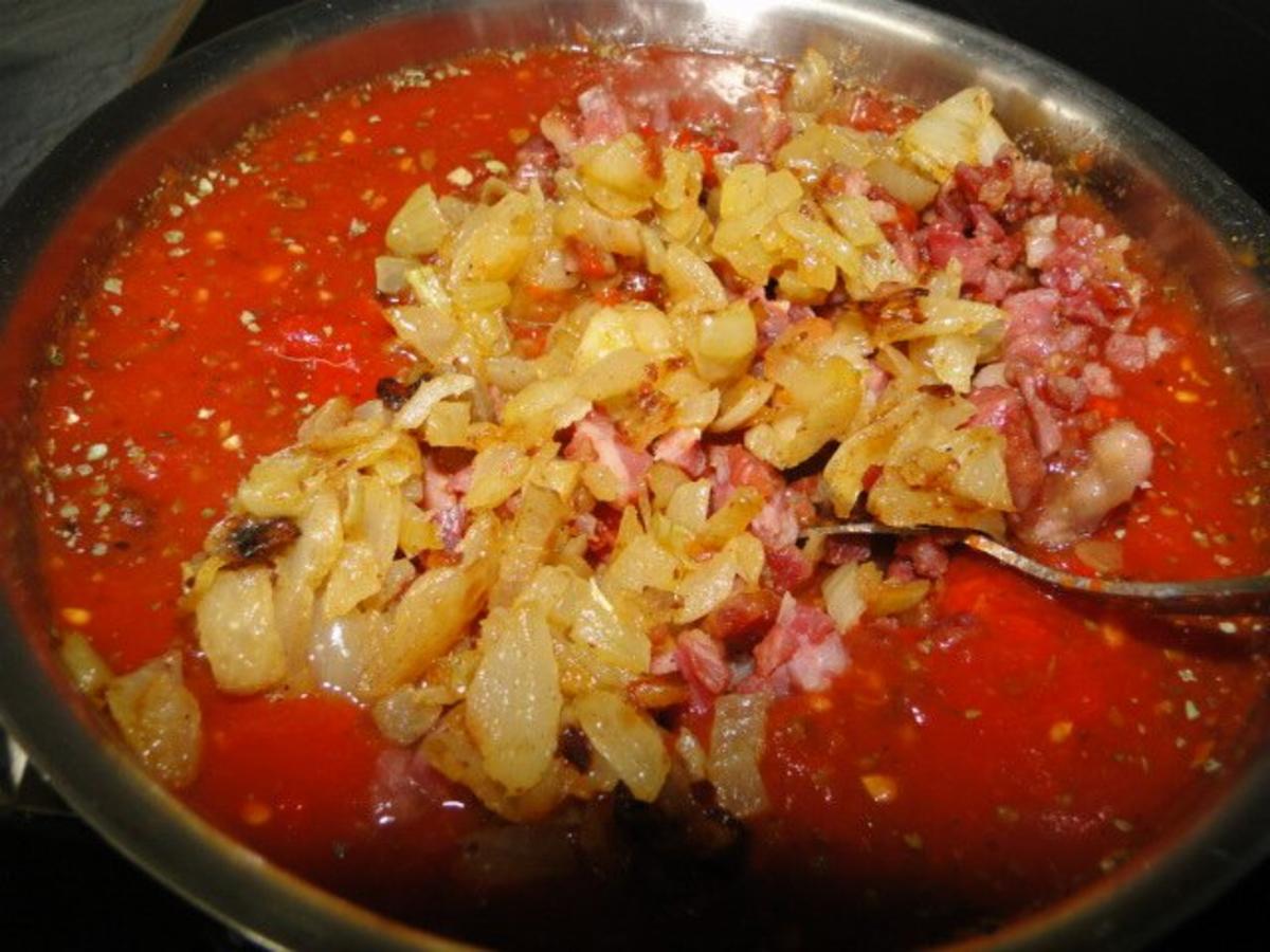 Leckere knoblauchlastige Tomatensauce mit Speck und Zwiebeln und - Rezept - Bild Nr. 10