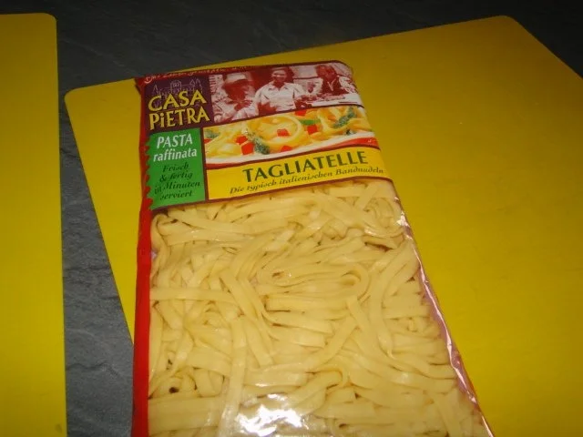 Rezept: Leckere knoblauchlastige Tomatensauce mit Speck und Zwiebeln und Bild Nr. 12 Leckere knoblauchlastige Tomatensauce mit Speck und Zwiebeln und - Rezept - Bild Nr. 12