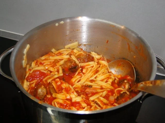 Rezept: Leckere knoblauchlastige Tomatensauce mit Speck und Zwiebeln und Bild Nr. 13 Leckere knoblauchlastige Tomatensauce mit Speck und Zwiebeln und - Rezept - Bild Nr. 13