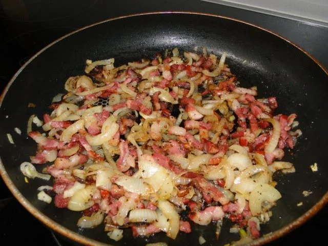 Resteessen Bandnudeln gebraten mit Speck und Zwiebeln mit Mozzarella - Rezept - Bild Nr. 2