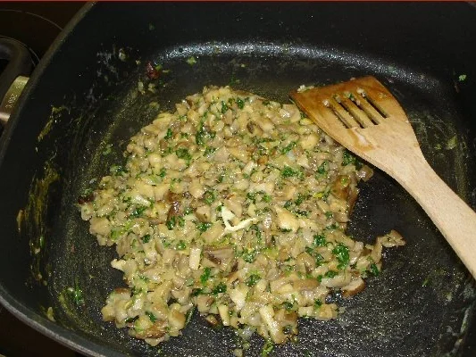 Hefeteigtaschen mit Austernpilzfüllung - Rezept - Bild Nr. 4