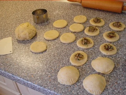 Hefeteigtaschen mit Austernpilzfüllung - Rezept - Bild Nr. 6