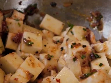 Rezept: Frühlingshafter Linsensalat mit mariniertem Halloumi Bild Nr. 3 Frühlingshafter Linsensalat mit mariniertem Halloumi - Rezept - Bild Nr. 3