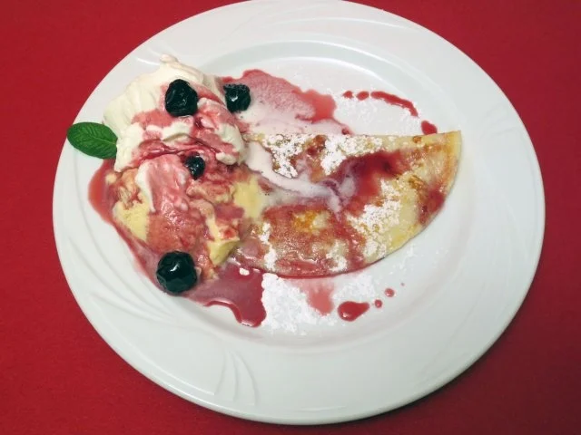 Palatschinken mit Vanille-Zimteis - Rezept