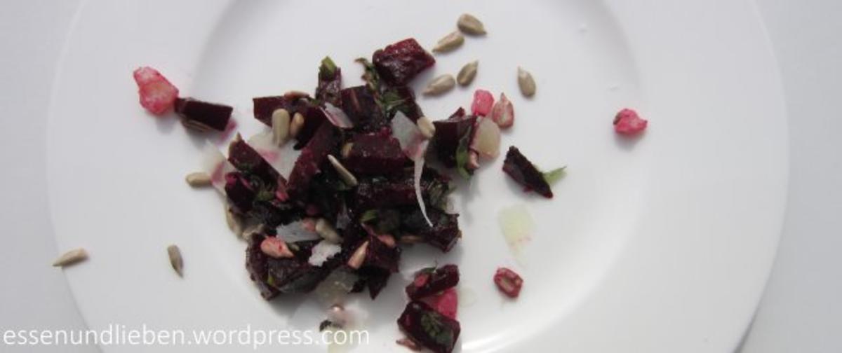 Unter der Salzkruste gegart: Rote Bete Salat mit Parmesan - Rezept