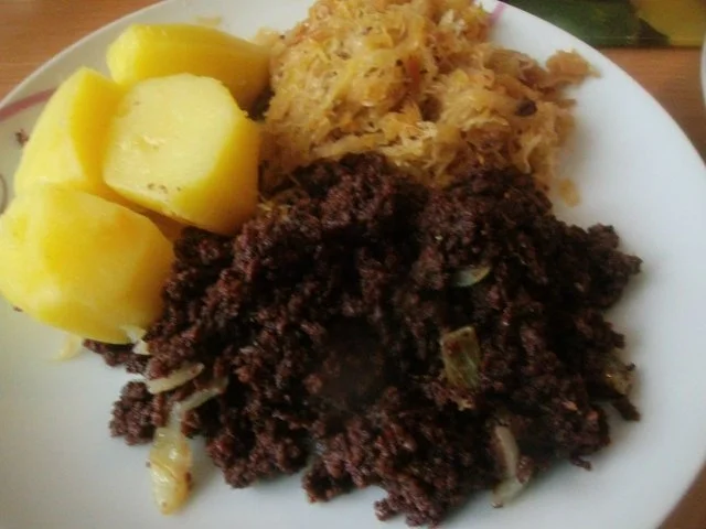 Harzer Semmelwurst mit Sauerkraut und Salzkartoffeln - Rezept