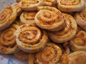 Rezept: Fingerfood: Krรคuterschnecken mit Schafskรคsefรผllung Fingerfood: Krรคuterschnecken mit Schafskรคsefรผllung - Rezept