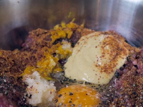 Rezept: Pikant-fruchtige Bouletten mit Schalotten-Balsamico-Sauce Bild Nr. 3 Pikant-fruchtige Bouletten mit Schalotten-Balsamico-Sauce - Rezept - Bild Nr. 3