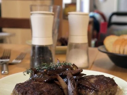 Rezept: Pikant-fruchtige Bouletten mit Schalotten-Balsamico-Sauce Bild Nr. 13 Pikant-fruchtige Bouletten mit Schalotten-Balsamico-Sauce - Rezept - Bild Nr. 13