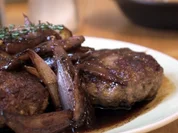 Pikant-fruchtige Bouletten mit Schalotten-Balsamico-Sauce - Rezept